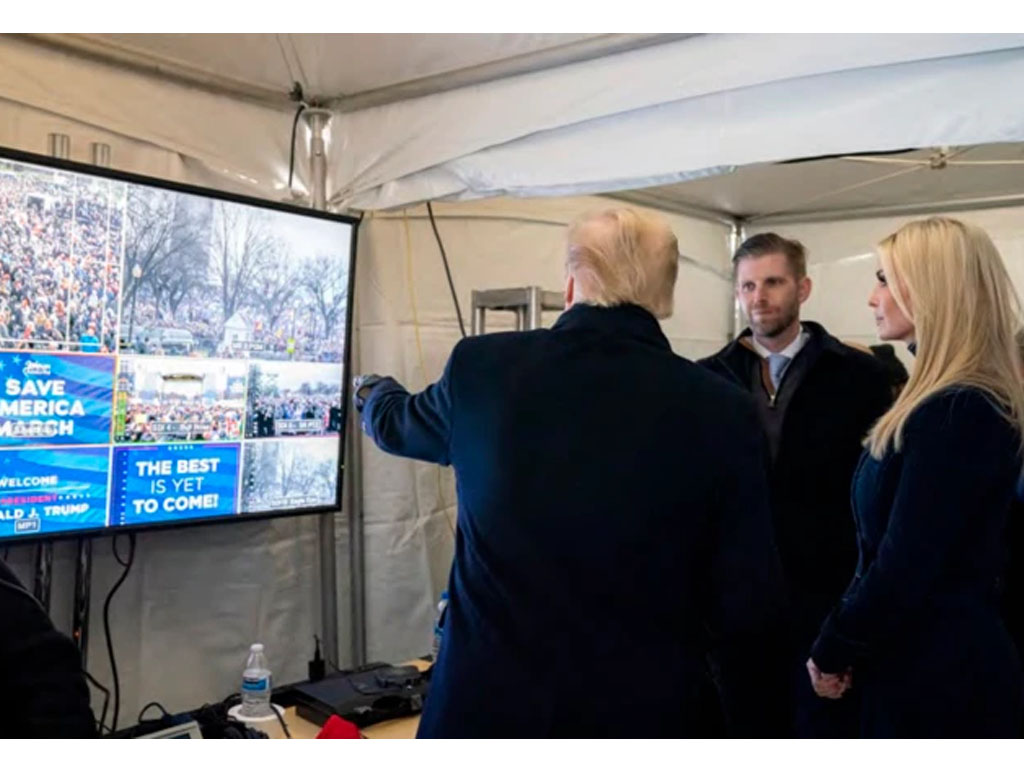 trump saksikan serangan gd capitol