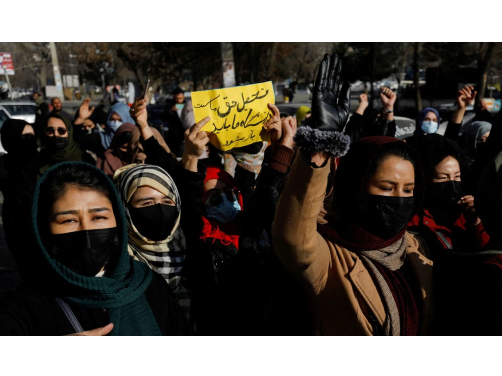 perempuan afghanistan protes larangan kuliah