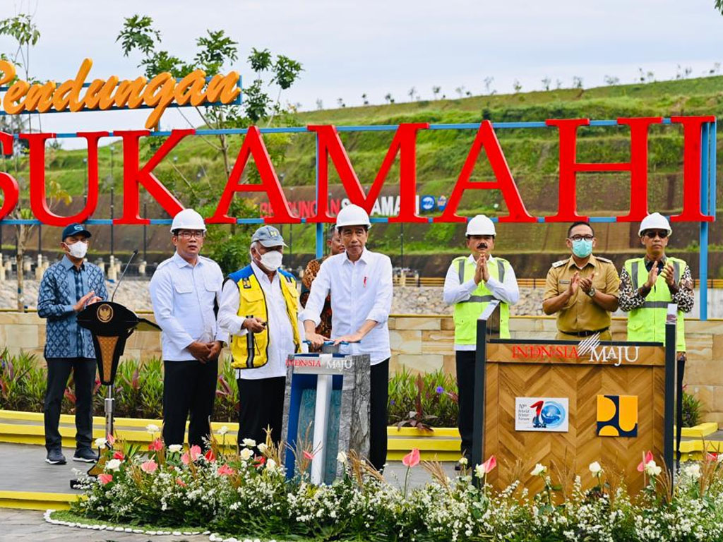 jokwi resmikan bendungan sukamahi