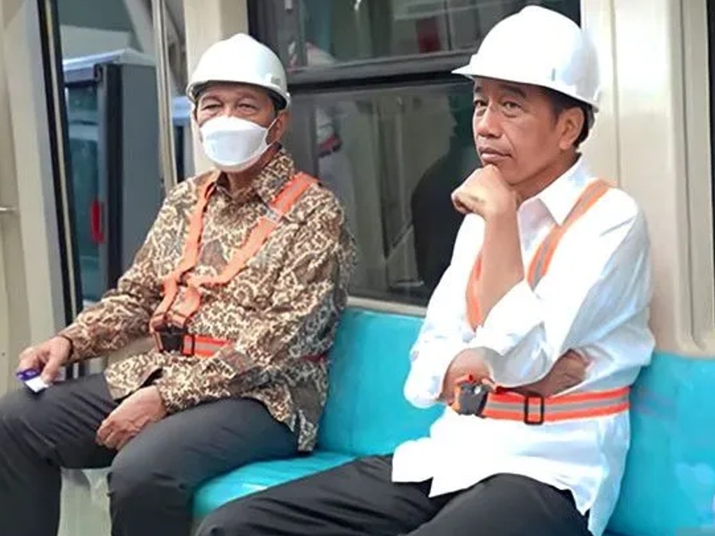 Jokowi naik LRT