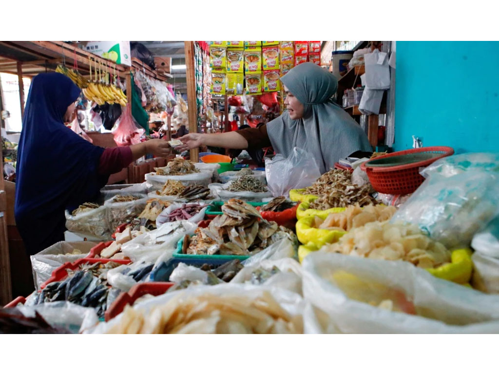 pedagang di sebuah pasar tradisional di Jakarta jan 23 tagar
