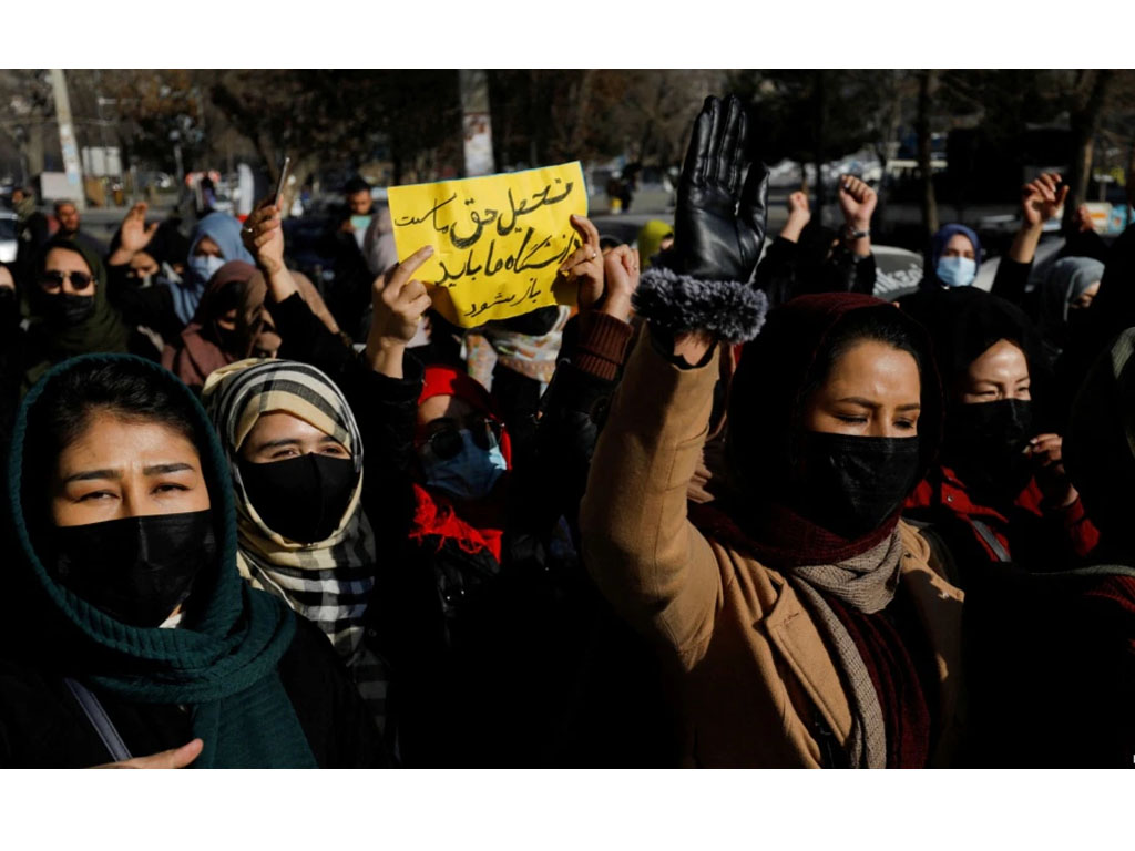 perempuan afghanistan protes larangan kuliah
