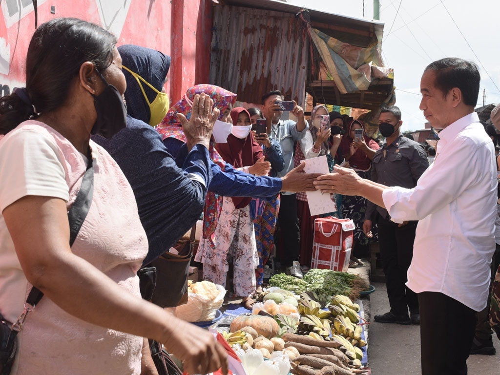 jokowi di pasar mersing dumai