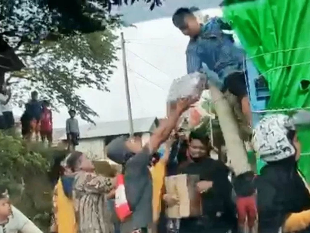 penjarahan bantuan untukk korban gempa di Mamuju, Sulawesi Barat