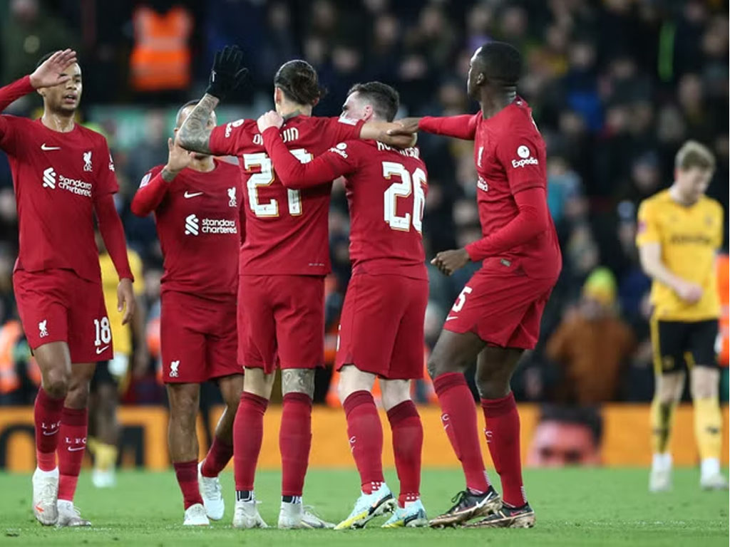 pemain liverpool rayakan gol