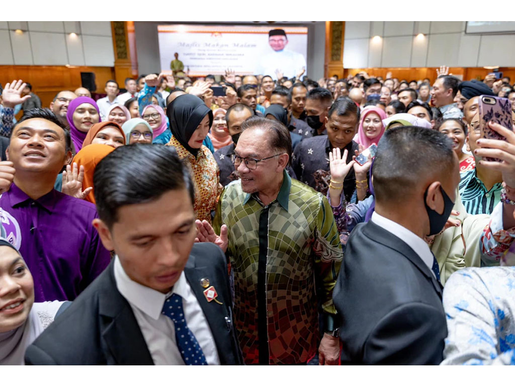 anwar ibrahim ketemu diaspora malaysia di jakarta 8 jan 23