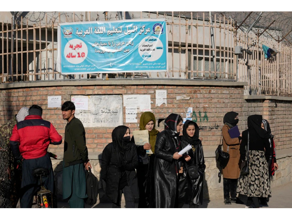 perempuan afghanistan di universitas kabul