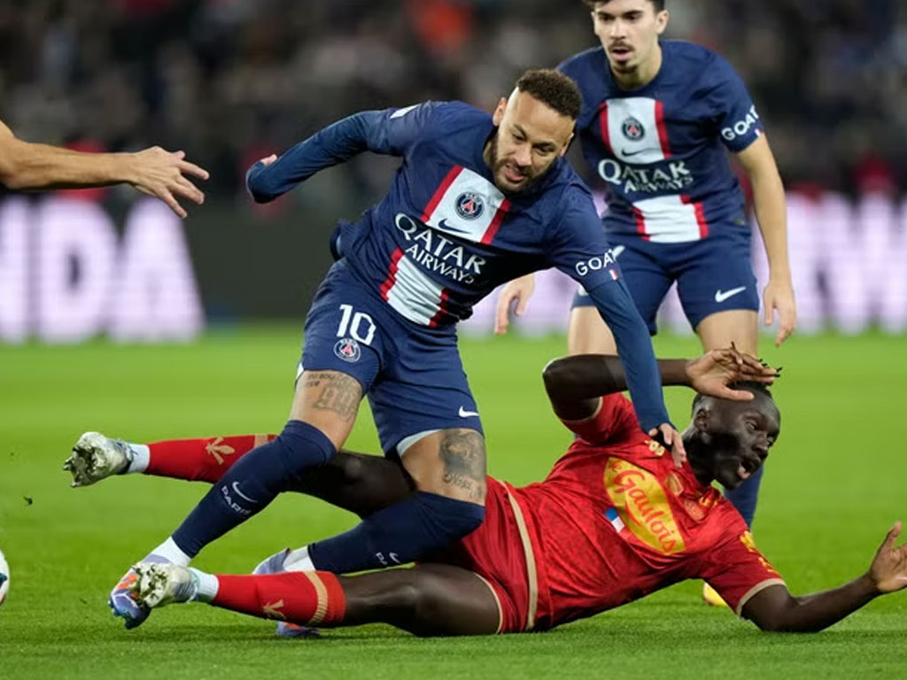 neymar di laga dengan angers