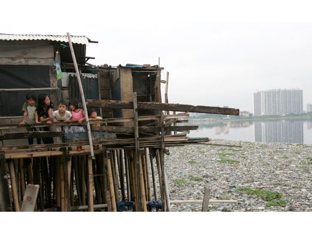 anak di kawasan kumuh jakarta utara