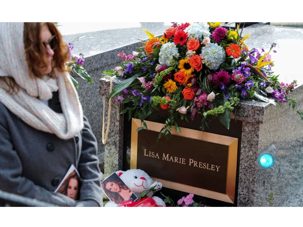 makam lisa presley