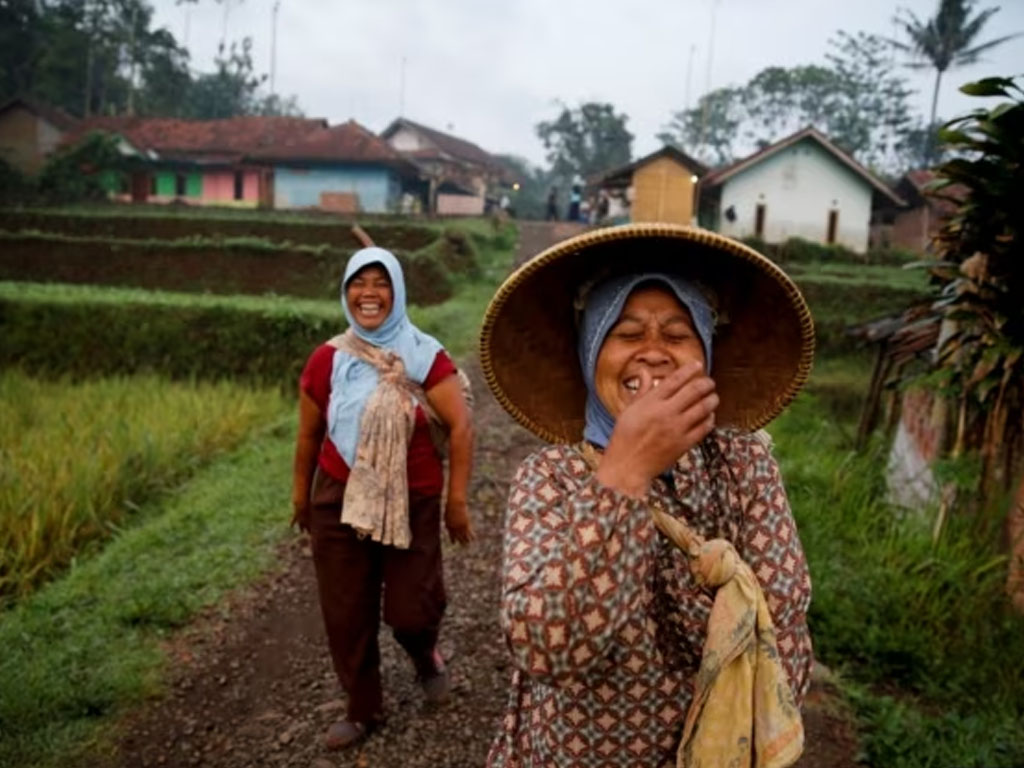 perempuan di desa