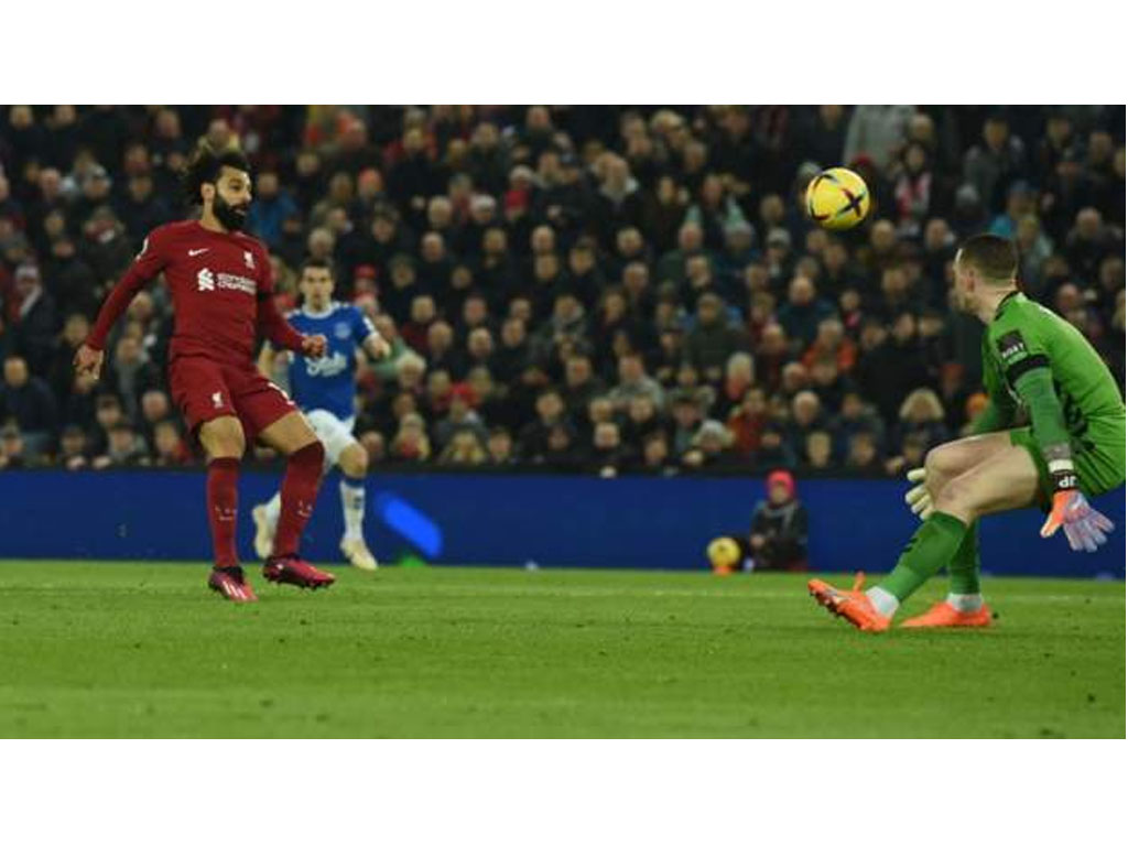 gol salah ke gawang everton