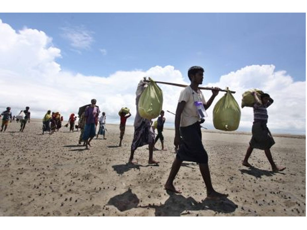 pengungsi rohingya menuju bangladesh