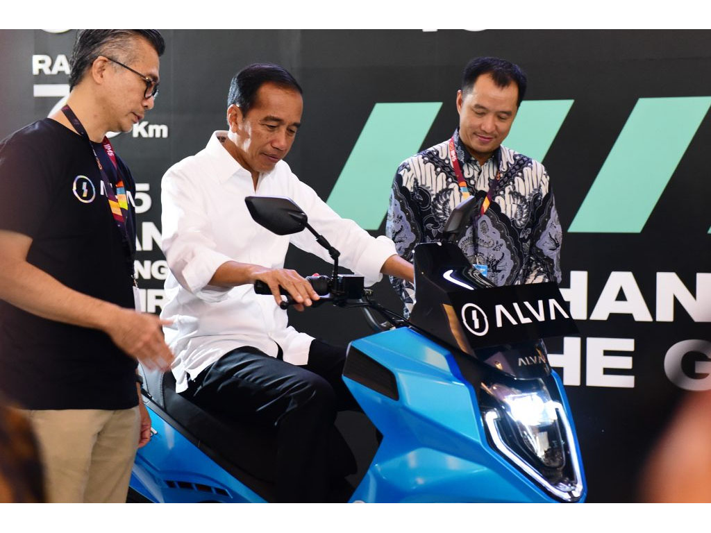 jokowi buka pameran otomotif