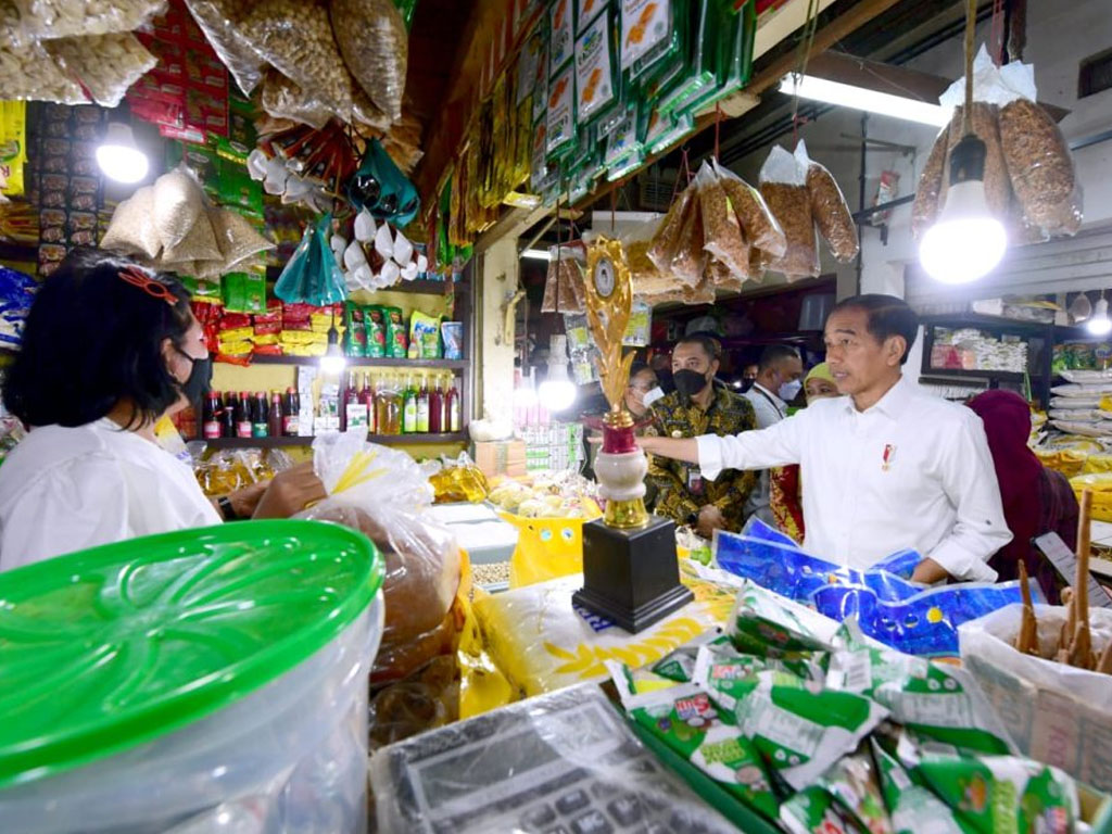 jokowi kunjungi pasar wonokromo surabaya