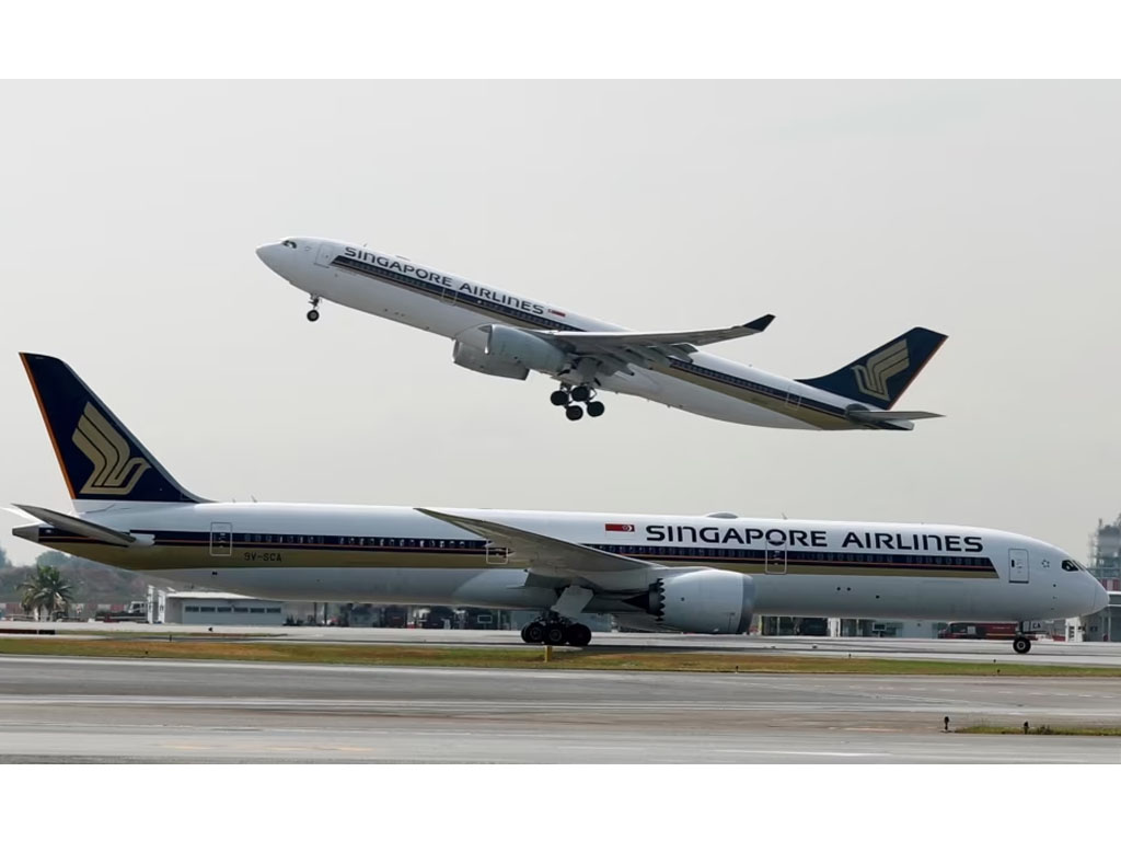 Pesawat Airbus A330-300 Singapore Airlines