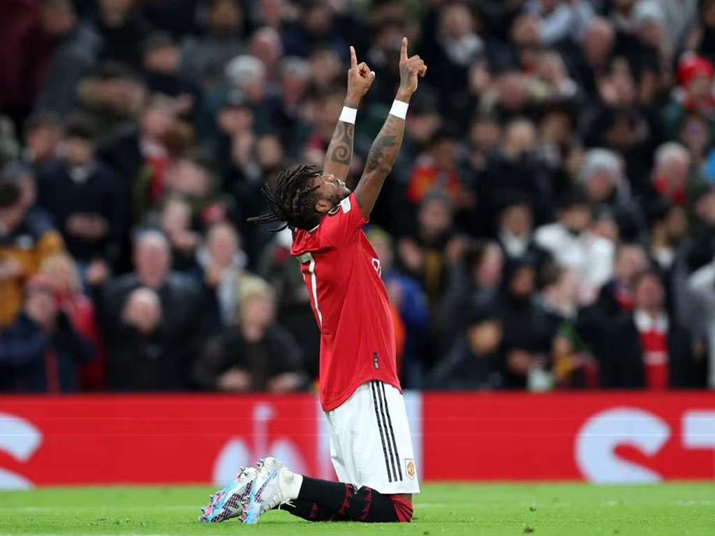 fred rayakan gol united