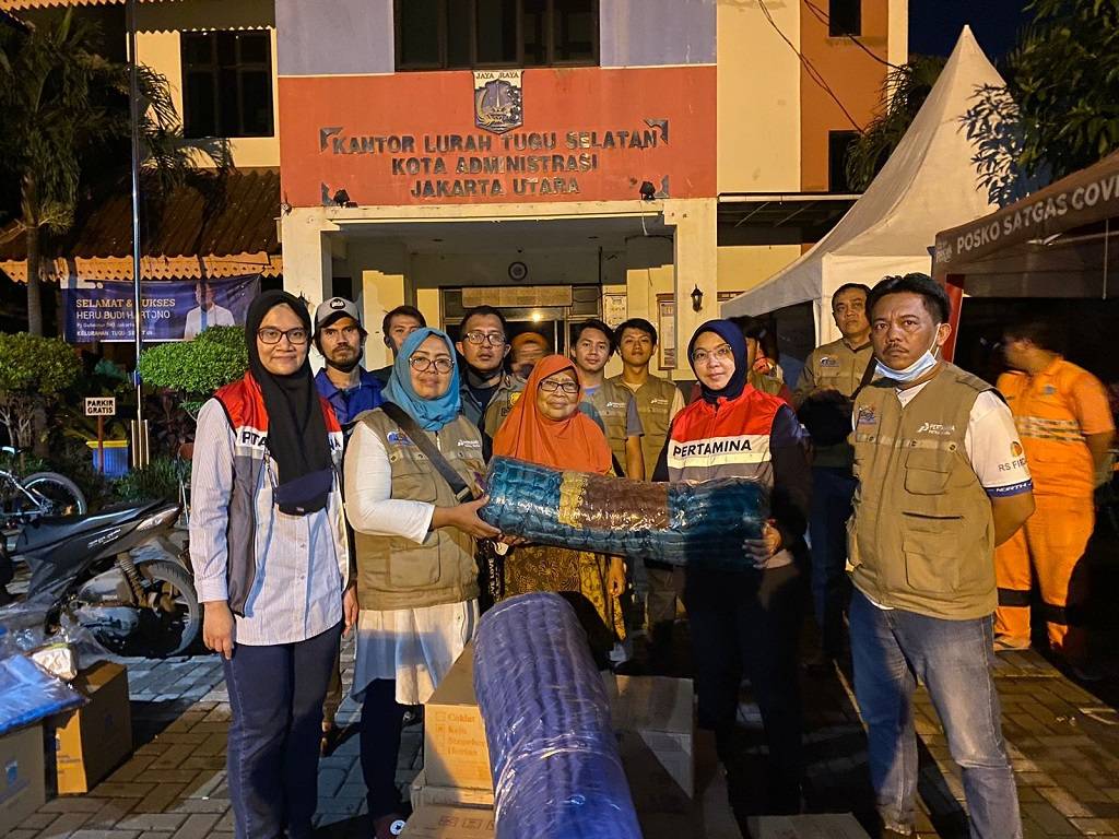 Kolaborasi PGN Subholding Gas Pertamina dan Team Pertamina Peduli, Salurkan Bantuan pada Warga Terdampak Kebakaran Terminal Plumpang