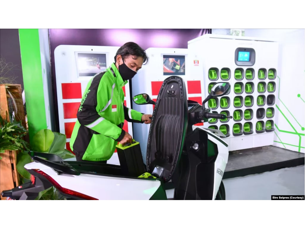 ojek motor listrik