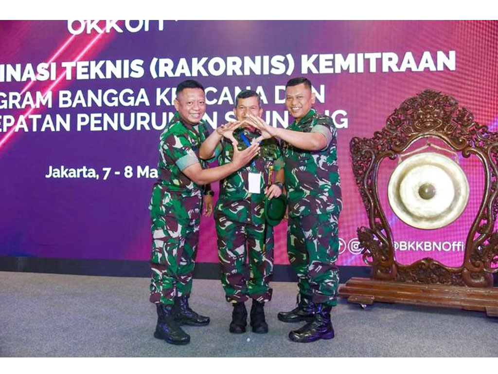 pangdam bb terima penghargaan3