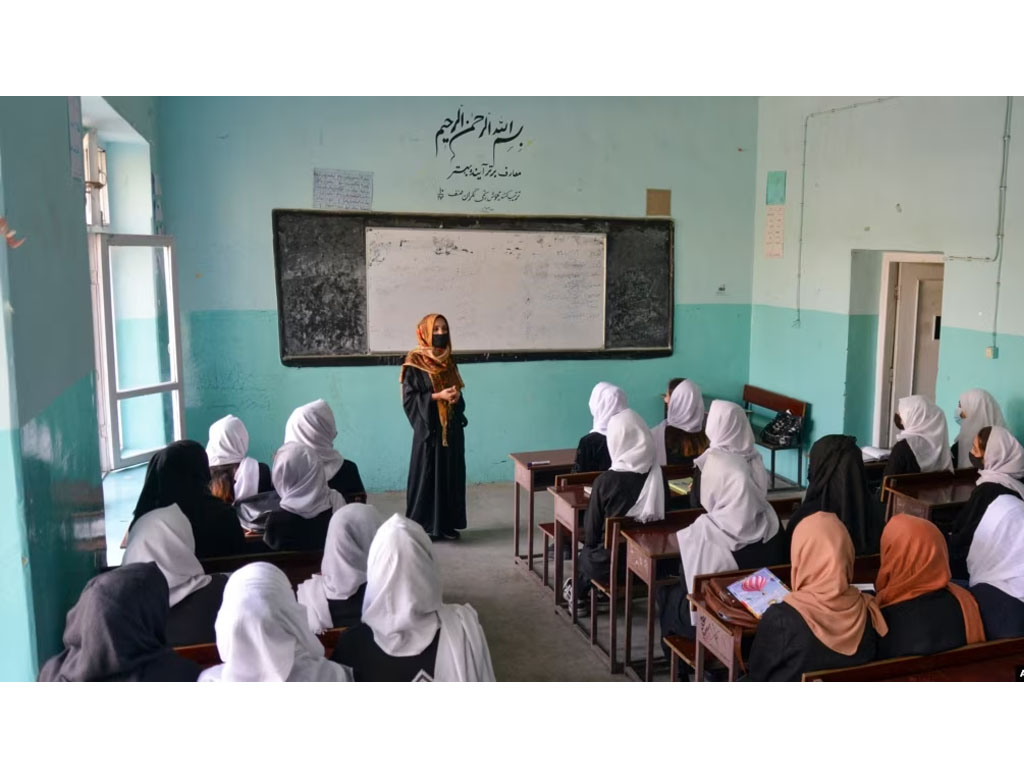 perempuan sekolah di kabul