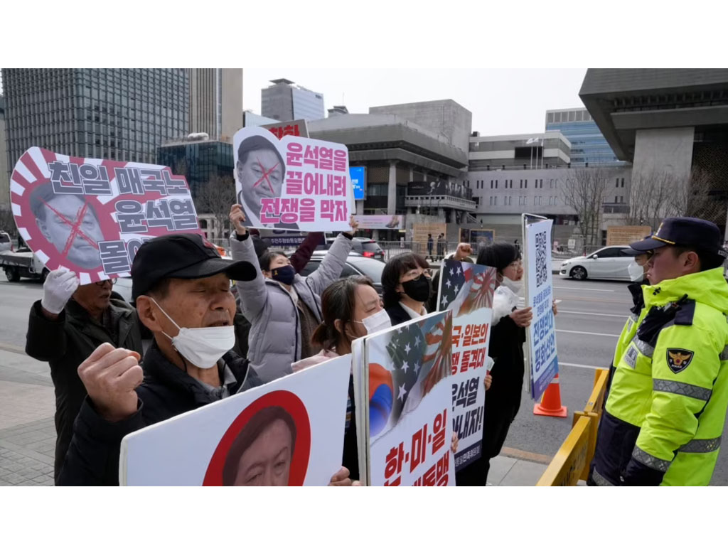 unjuk rasa menentang kedatangan presiden korsel di tokyo
