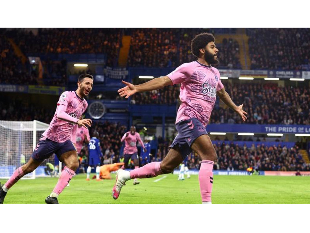 pemain everton rayakan gol