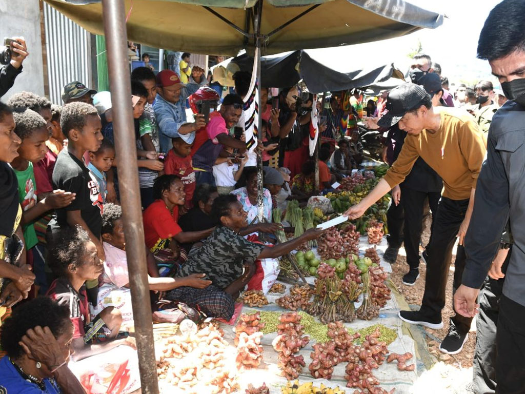 Jokowi mengunjungi Pasar Youtefa Lama jayapura