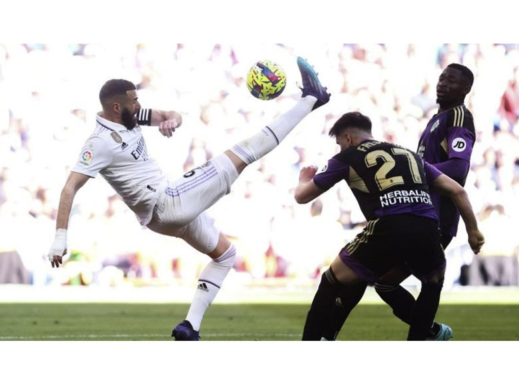 karim benzema cetak gol
