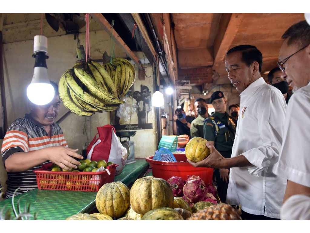 jokowi di pasar rawamangun