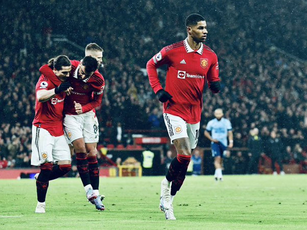 rashford cetak gol