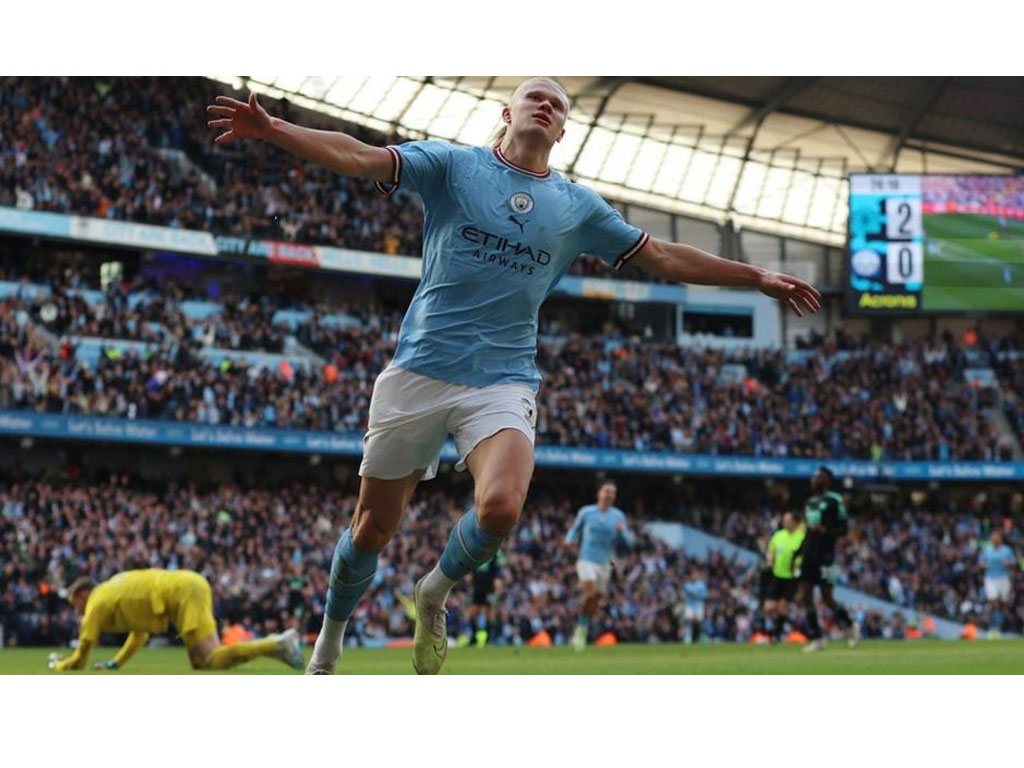 haaland rayakan gol ke gawang leicester