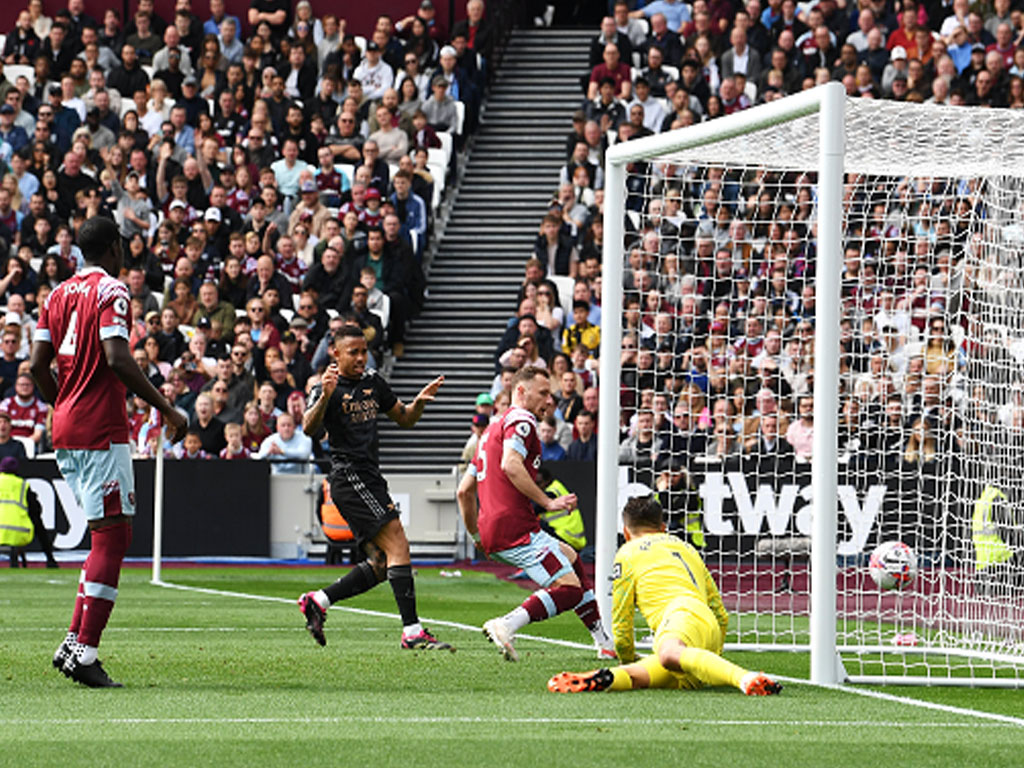 gol arsenal ke gawang west ham