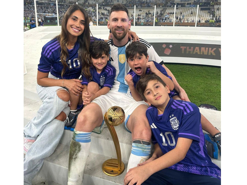 messi bersama istri dan anak