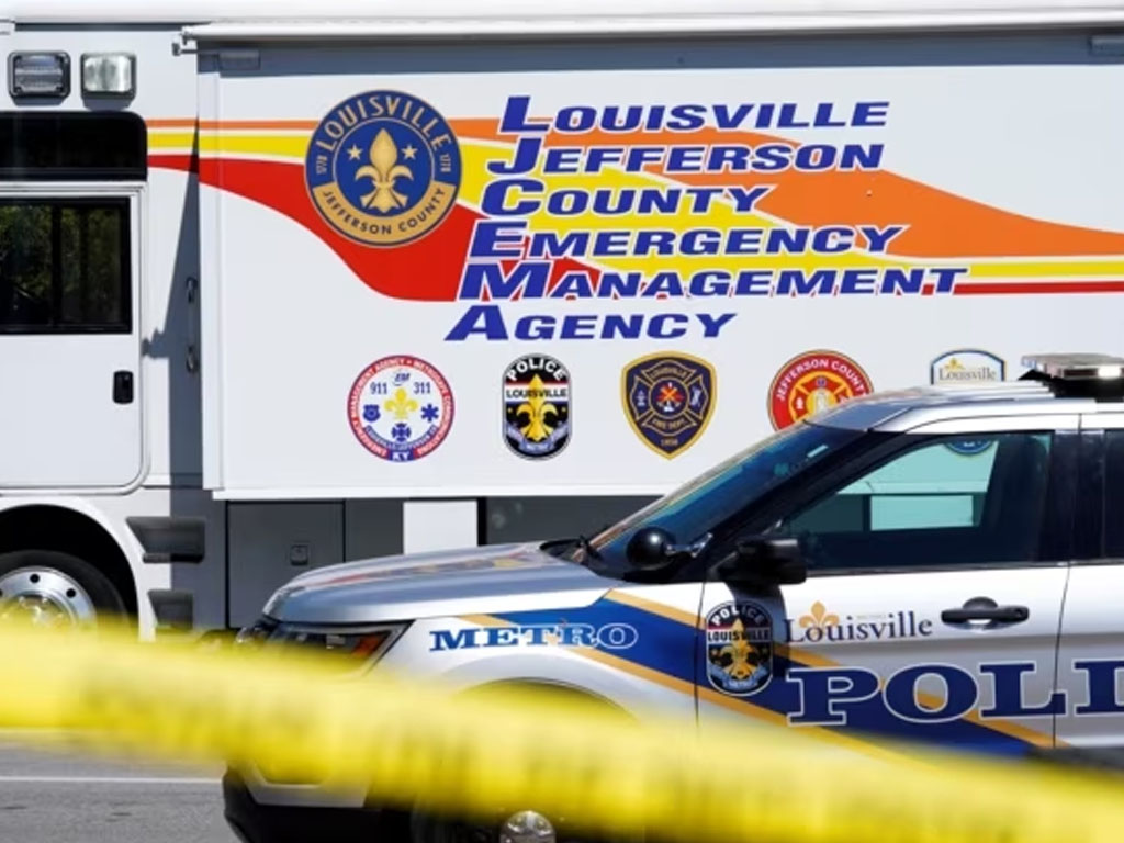 Polisi di lokasi penembakan massal di Kota Louisville