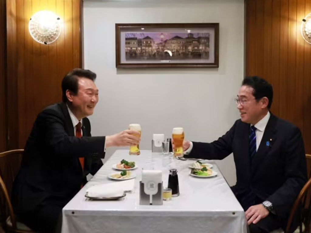 Presiden Yeol  dan PM Kishida di Tokyo