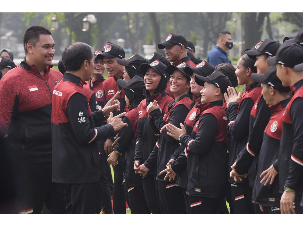 jokowi lepas kontingen sea games 2023