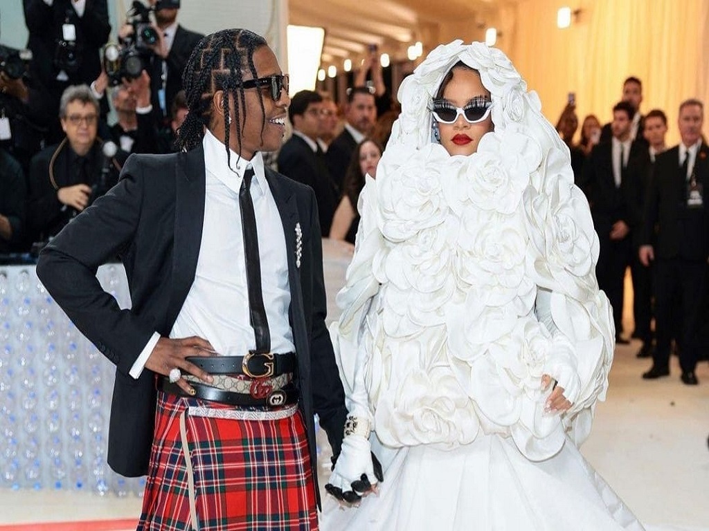 5 Pasangan Artis Paling Mesra di Acara Met Gala 2023 Tagar