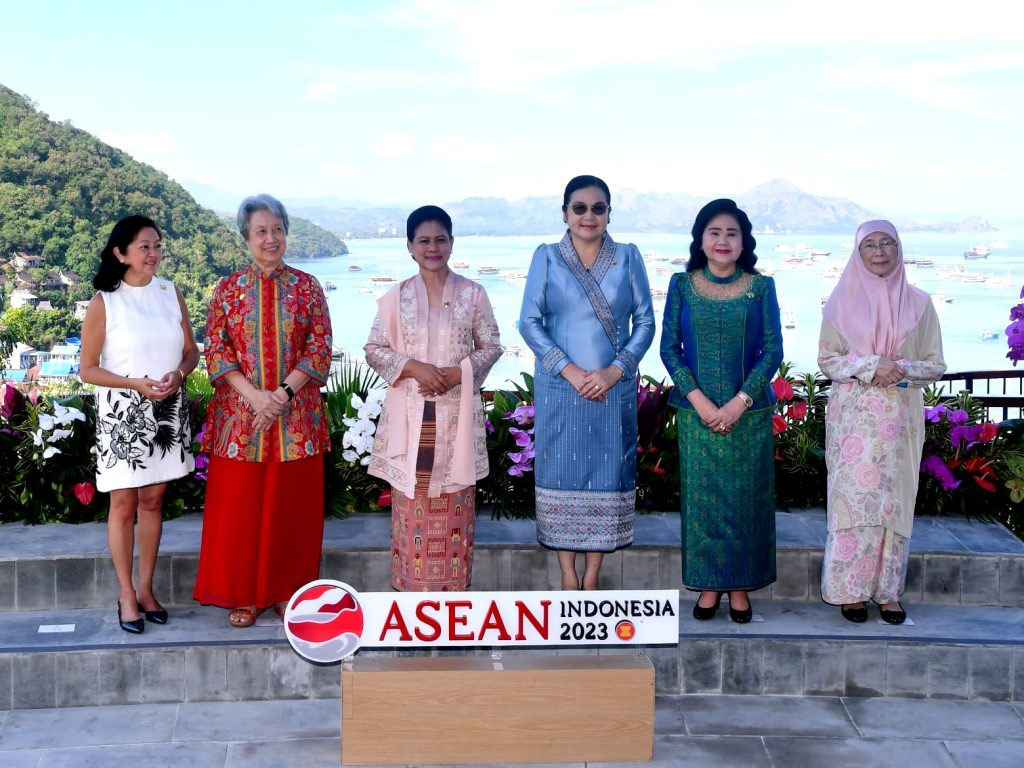 ibu iriana jamu pendamping ktt asean labuan bajo