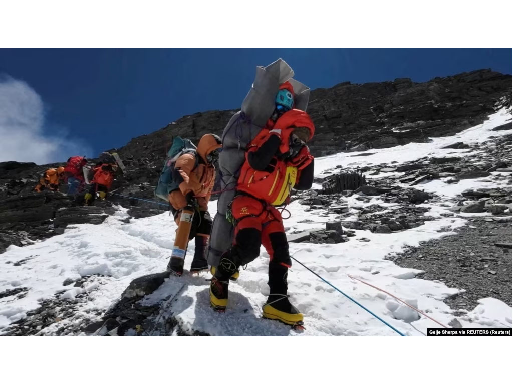 sherpa gendong pendaki malaysia