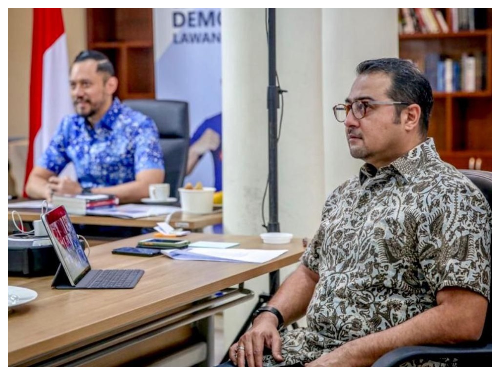 Teuku Riefky Harsya