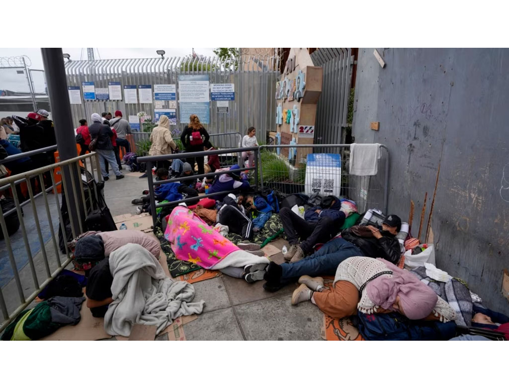 imigran di perbatasan meksiko calofornia