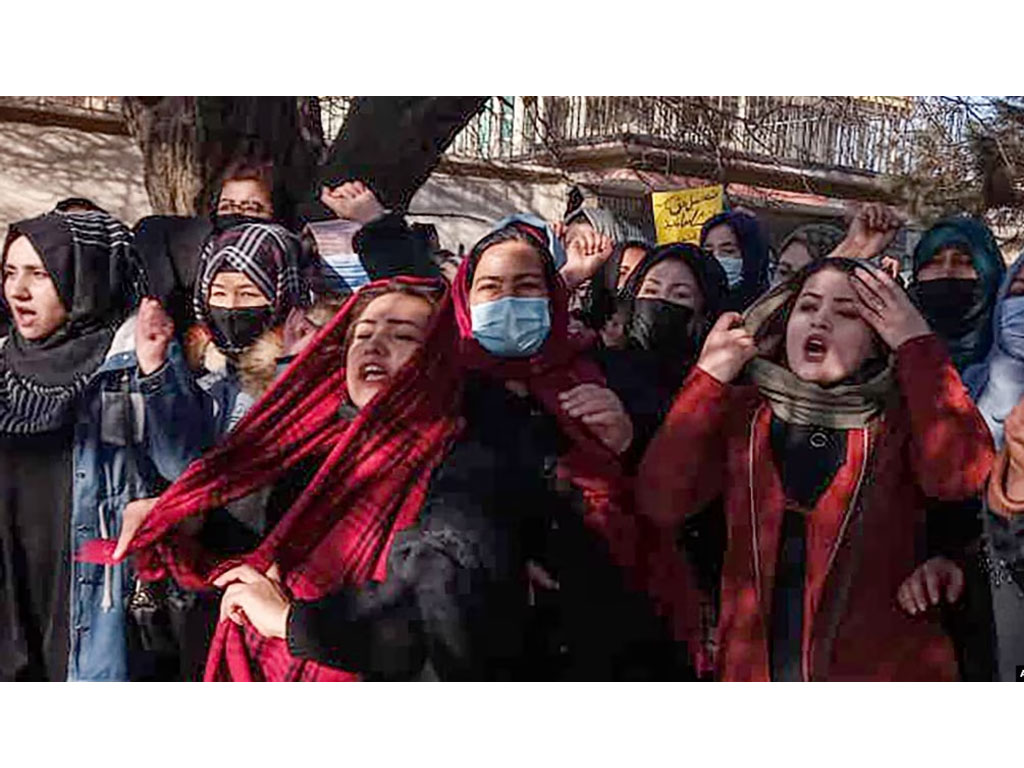 Perempuan Afghanistan protes larangan kuliah