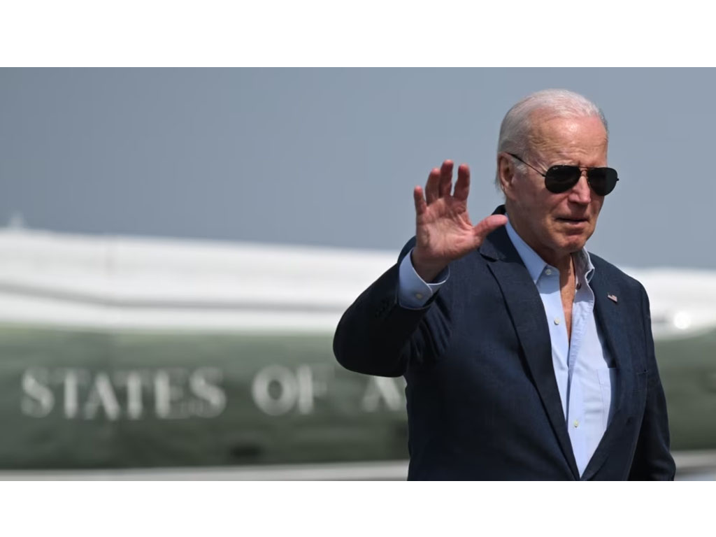 biden lambai wartawan