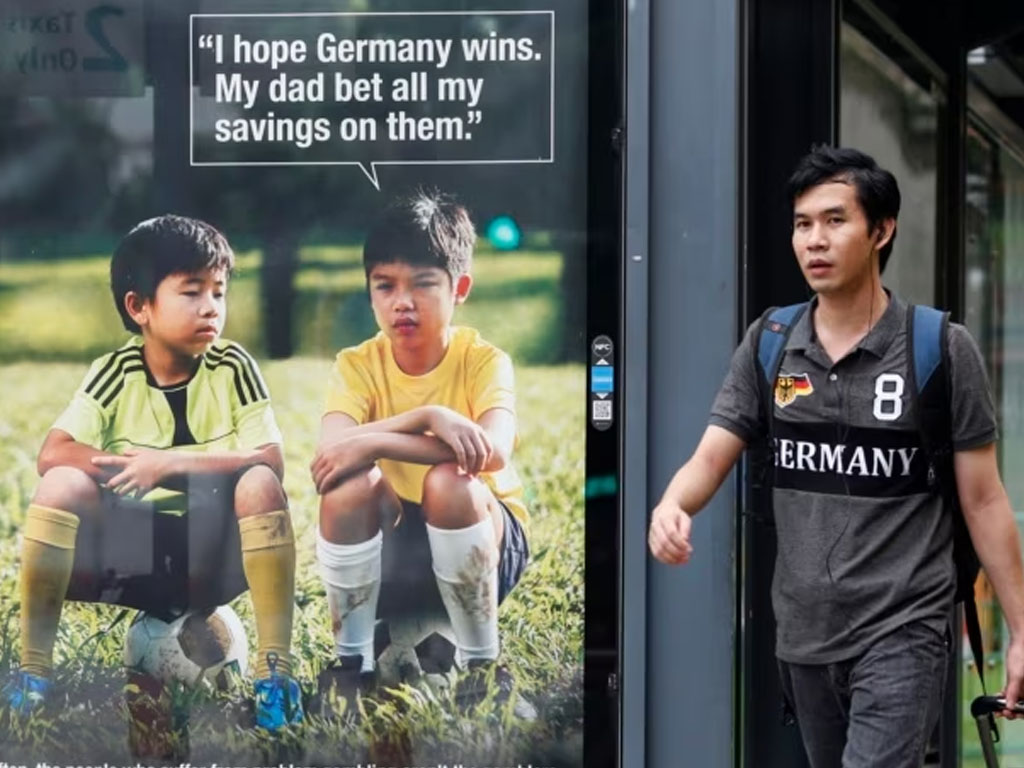 poster anti judi bola di singapura