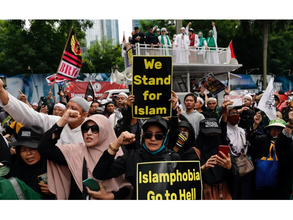 unjuk rasa umat Muslim di Jakarta protes pembakaran al quran di swedia