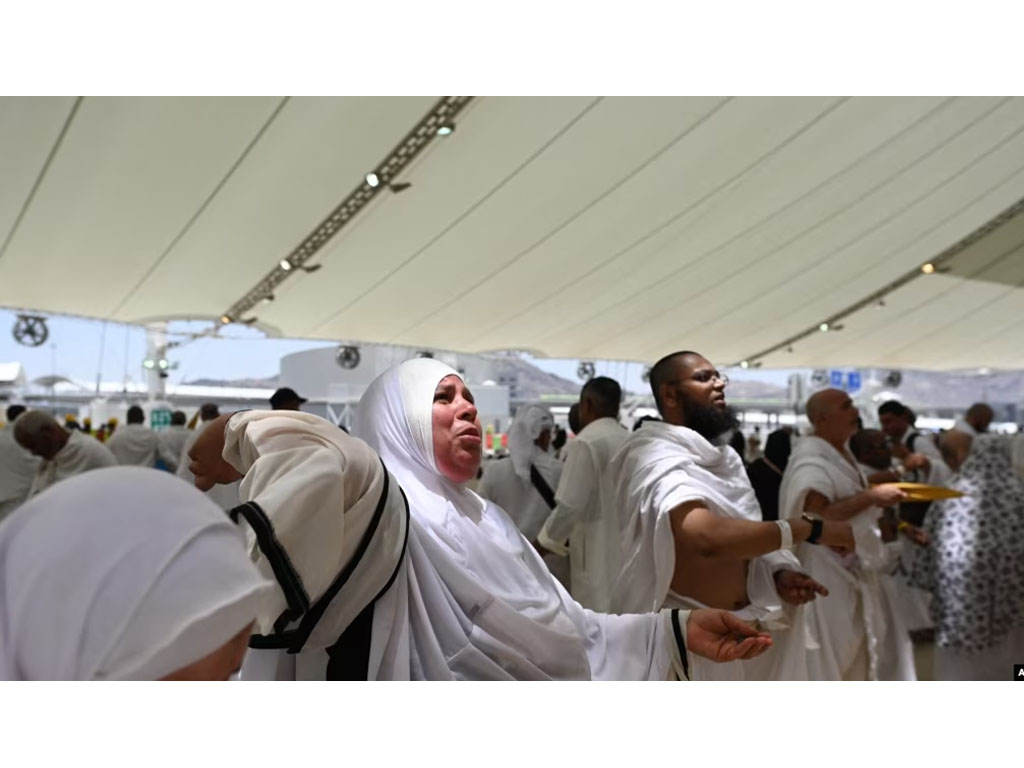 jemaah haji jalankan ritual