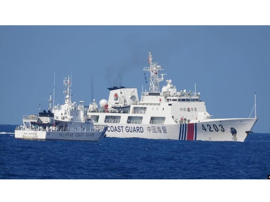 kapal penjaga pantai china halangi kapal Filipina