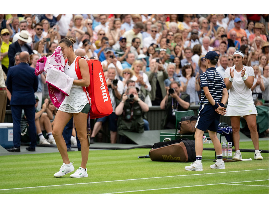 Aryna Sabalenka tinggalkan lapangan