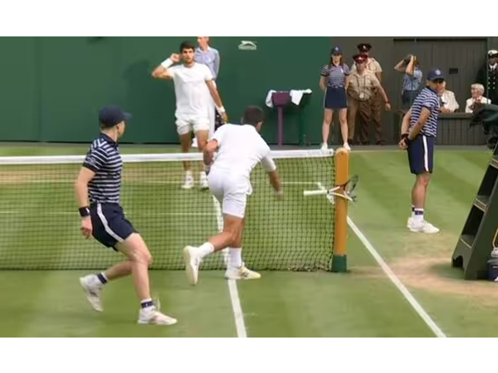 djokovic benturkan raket